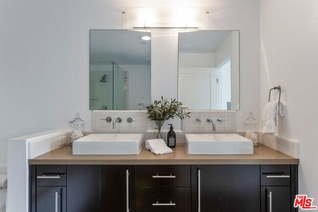 Building Photo - 13045 Pacific Promenade