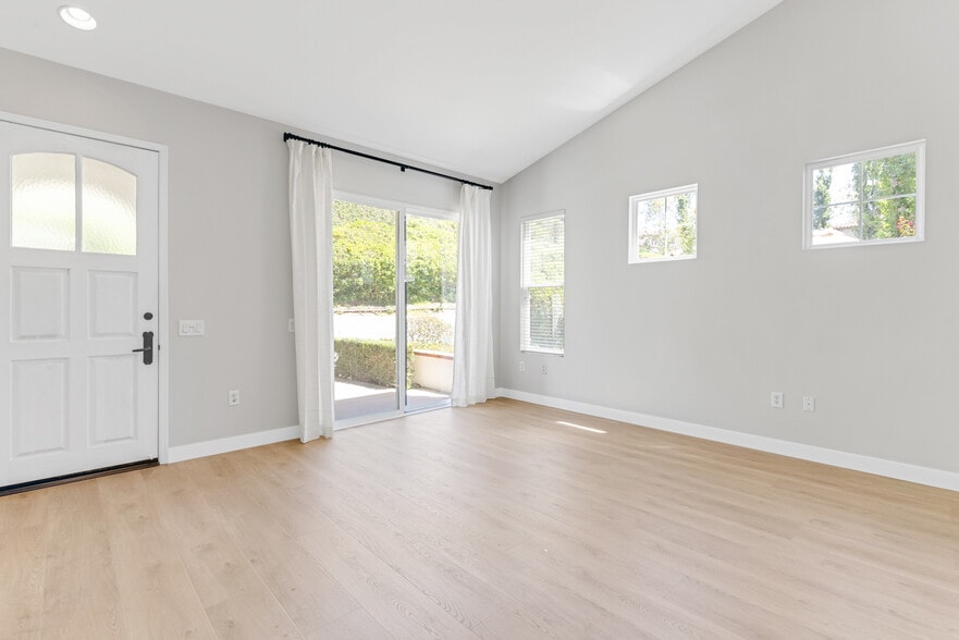 Building Photo - 14 Celano Ct