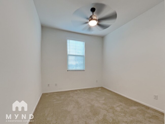 Building Photo - 40029 W Crane Dr