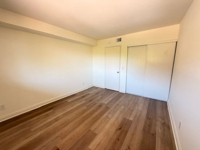 Building Photo - Spacious 2 Bedroom 2 Bathroom Condo with Large Balcony in Mission Valley