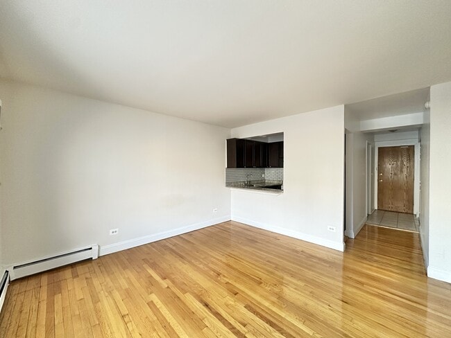 Building Photo - 6830 N Sheridan Rd