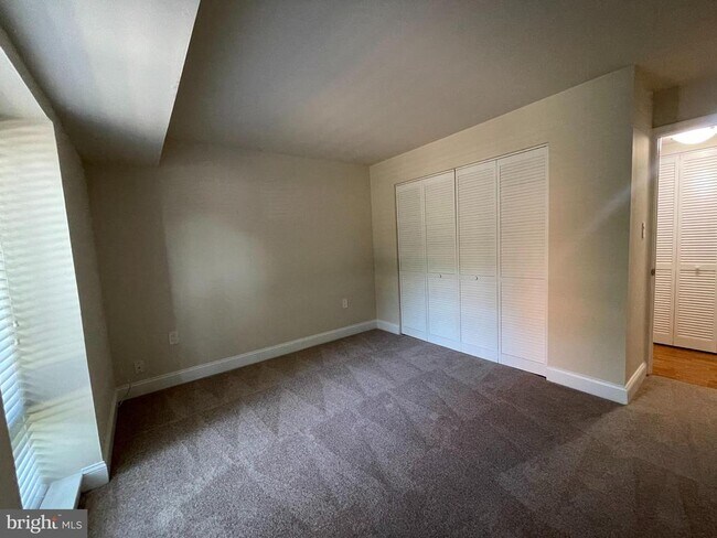 Building Photo - 6139 Leesburg Pike