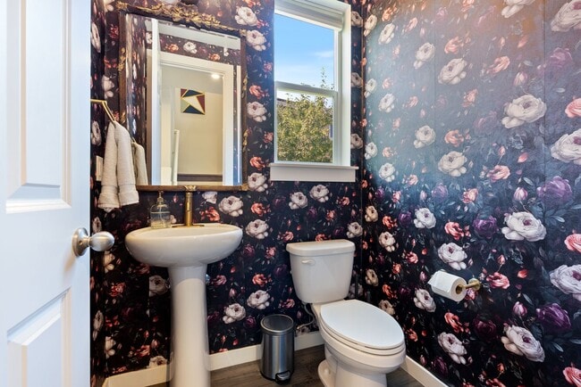Building Photo - Beautiful 3-Bed, 3-Bath Home in Reeds Cros...