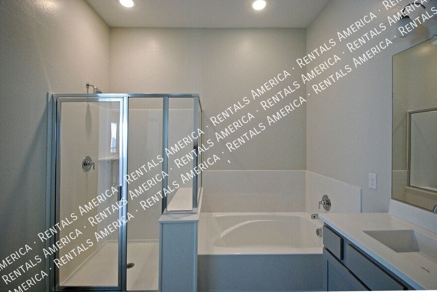 Building Photo - 3725 E Catalina Dr