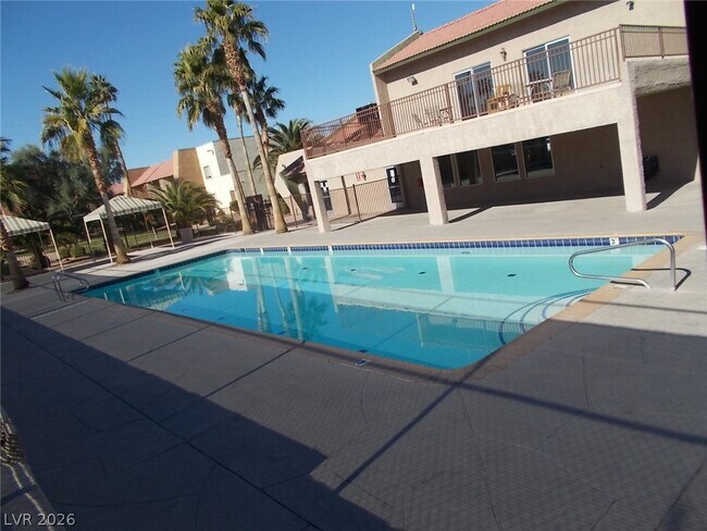 Building Photo - 5295 Indian River Dr