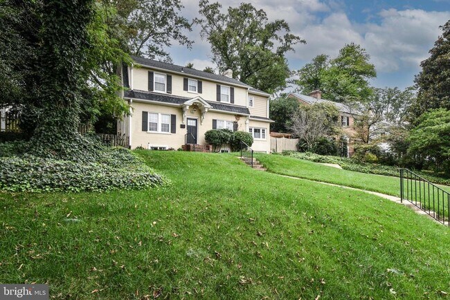 Building Photo - 6014 Fort Hunt Rd