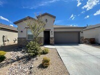 Building Photo - Gorgeous 3 Bedroom/2 Bath Home located in ...