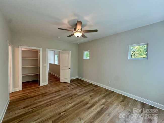 Building Photo - 9251 Eleanor Dr