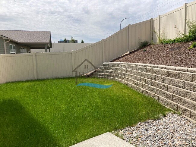 Building Photo - Woodbridge South Home with 4 Bedrooms and 3 Bathrooms in Post Falls build in 2021!