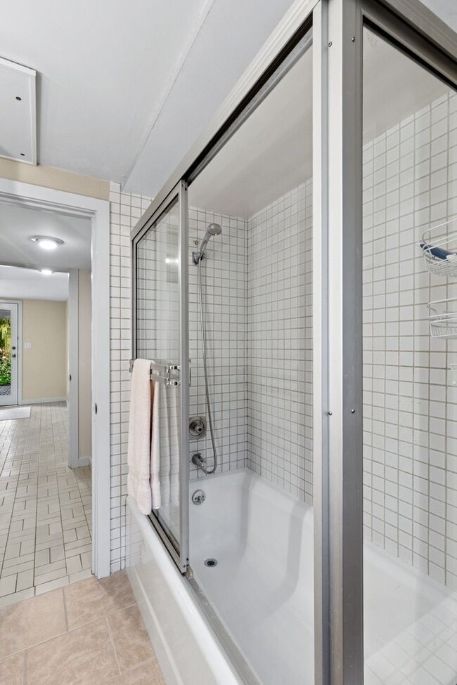 Building Photo - Charming 1 bed, 1 bath overlooking Lake Ballinger in Edmonds Bottom Floor Of Duplex $2350/mo.