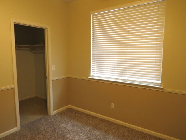 Building Photo - Beautiful 3 bedroom 2 bath coming soon in Orland!