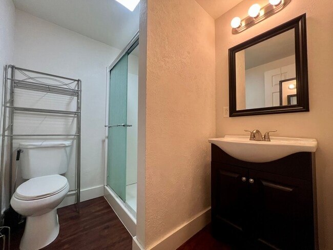 Building Photo - Fantastic Oakland 3BR! 2 FULL Bathrooms / Central A/C! Call Today!!