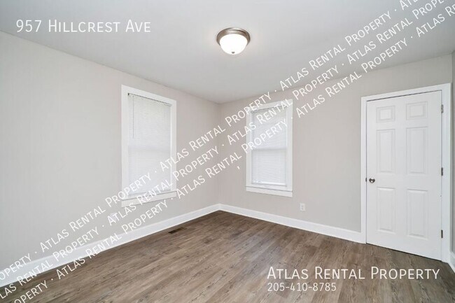 Building Photo - 957 Hillcrest Ave