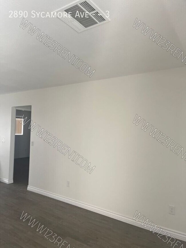 Building Photo - 2890 Sycamore Ave