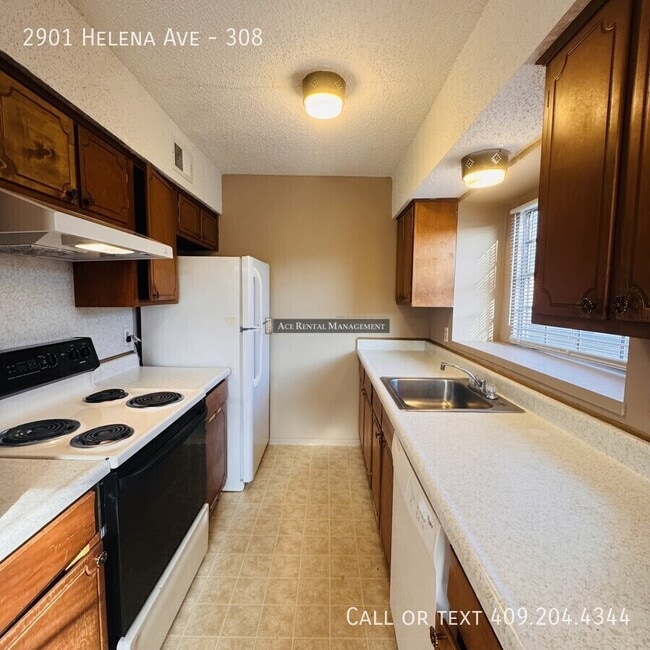 Building Photo - 2901 Helena Ave