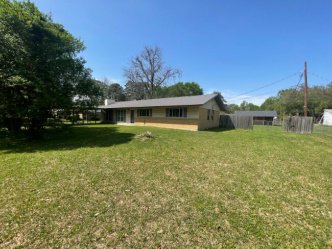 Building Photo - 219 Sterlington Dr