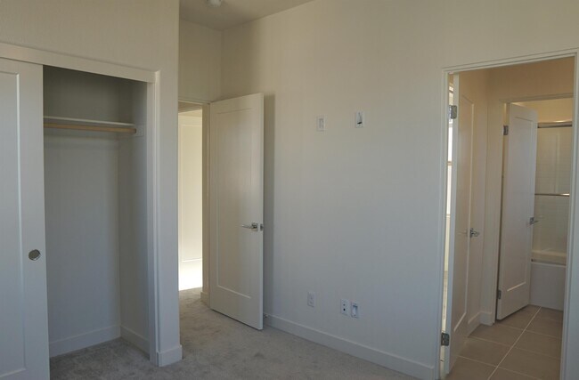 Building Photo - 36016 Franklin Dr