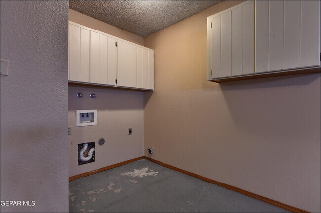 Building Photo - 710 N Resler Dr