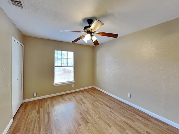 Building Photo - 1386 Southridge Dr