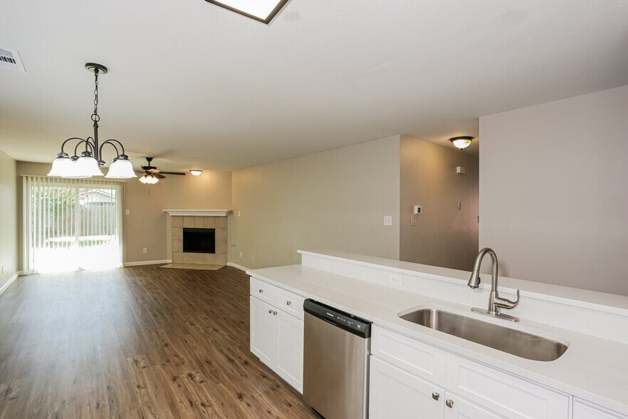 Building Photo - 2847 Park Pl Dr