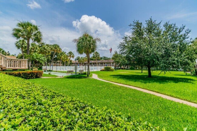 Building Photo - 650 Pinellas Point Dr S