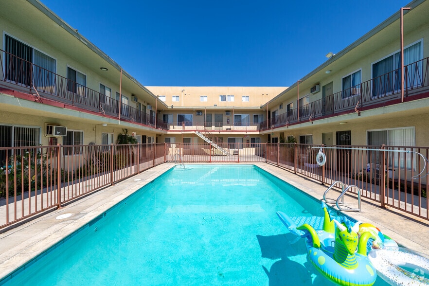 Primary Photo - Laurel Village Apartments