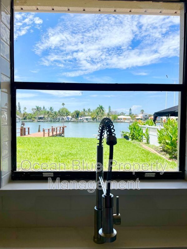 Building Photo - 724 Sunset Cove
