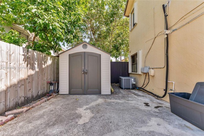 Building Photo - 9646 SW 151st Ave