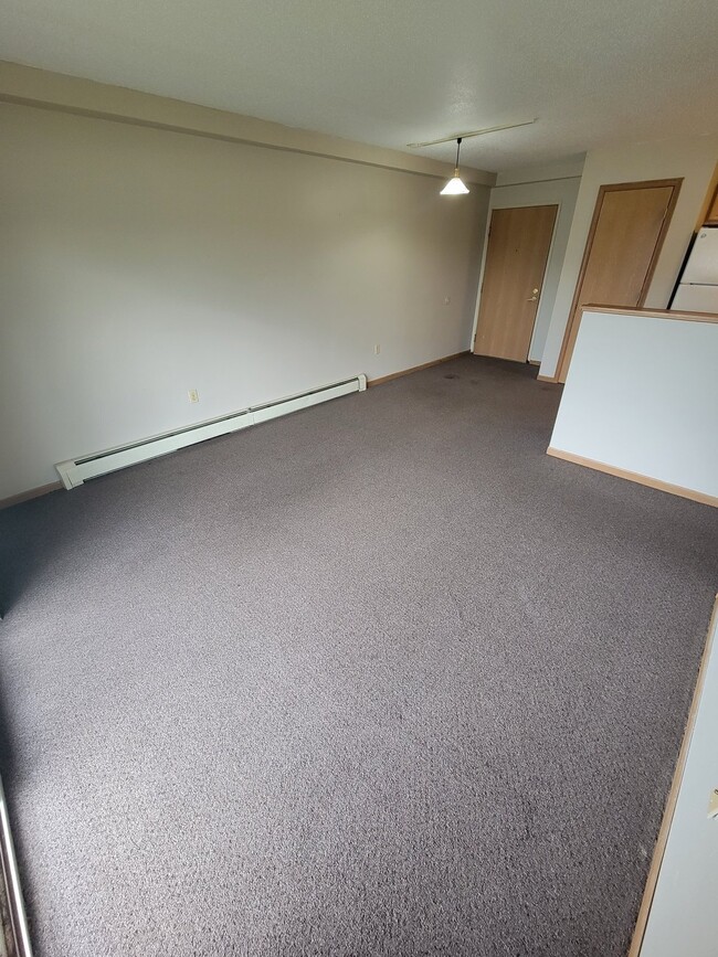 Building Photo - ** WINTER MOVE IN SPECIAL ** 1 Bedroom | 1...