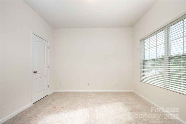 Building Photo - 3530 Alister Ave SW