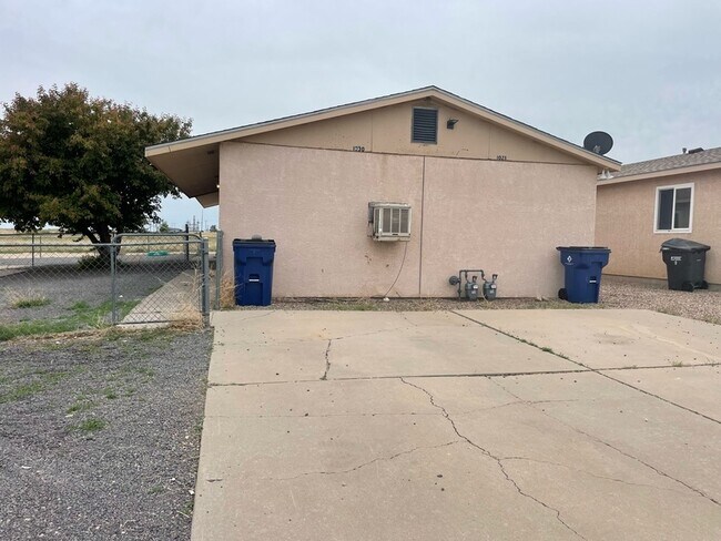 Building Photo - 1028 E Mallon Dr
