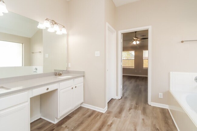 Building Photo - 6607 Mistflower Ln