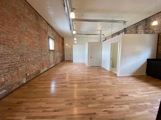 Building Photo - 114 E Harrison St