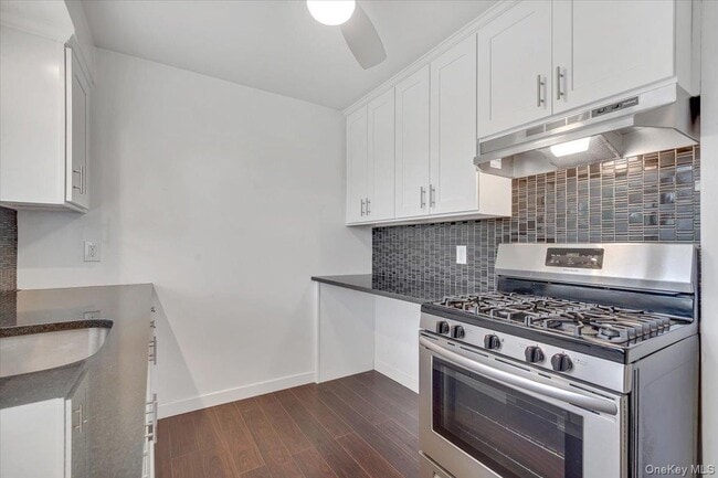 Building Photo - 10 Sandhage Dr