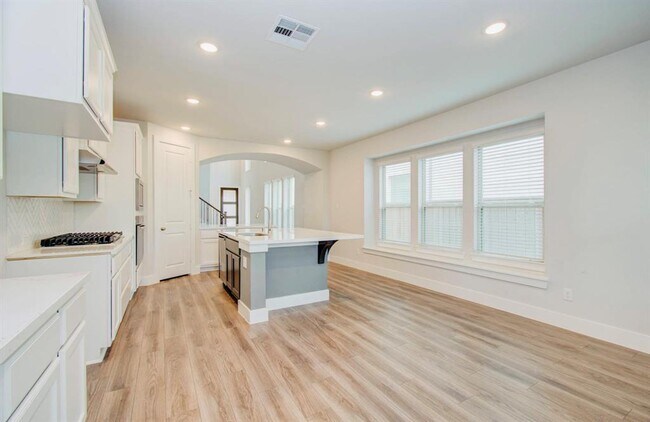 Building Photo - 14910 Mossycup Spur Wy