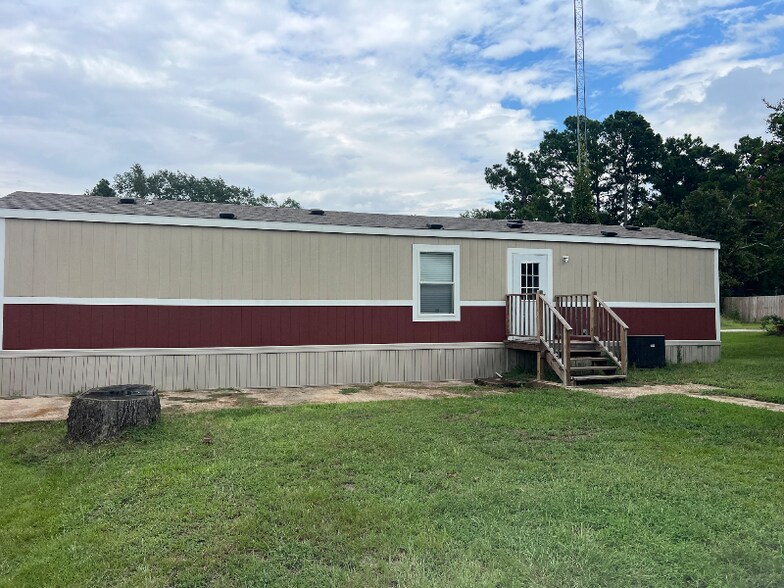 Building Photo - 13353 Old Harmony Rd