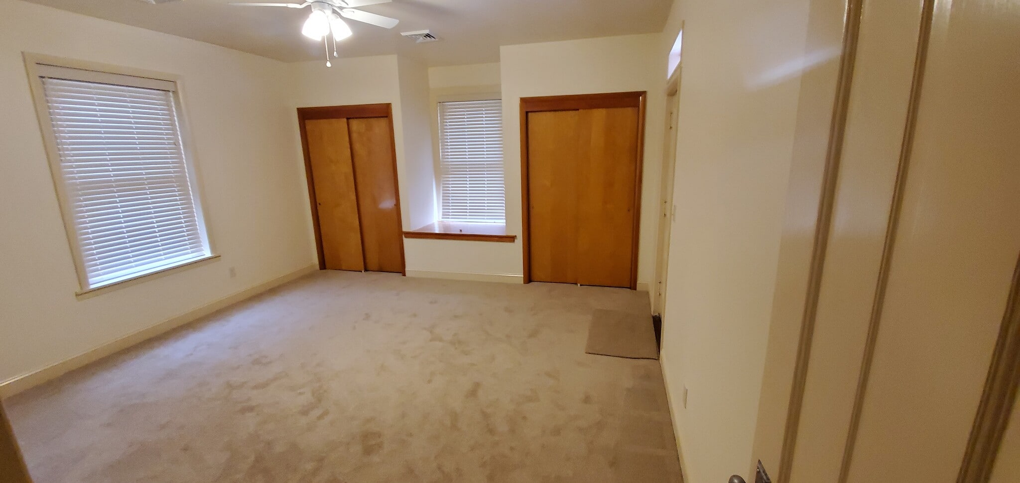 Building Photo - 1054 Cornwall Rd