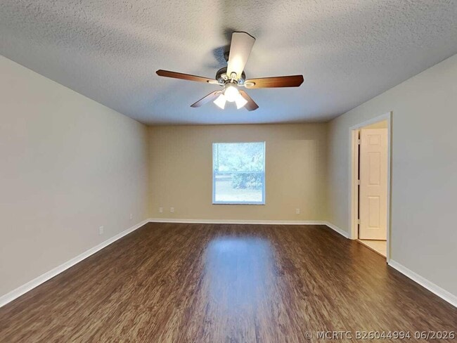 Building Photo - 1389 SW Prairie Cir