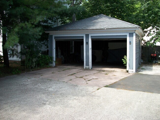 Building Photo - 985 Whalley Ave