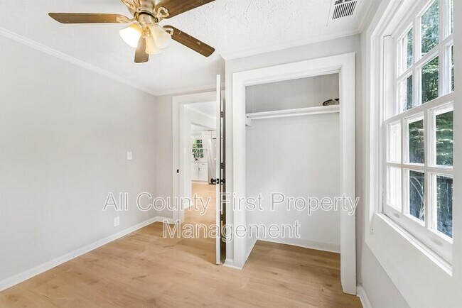 Building Photo - 2845 3rd Ave SW