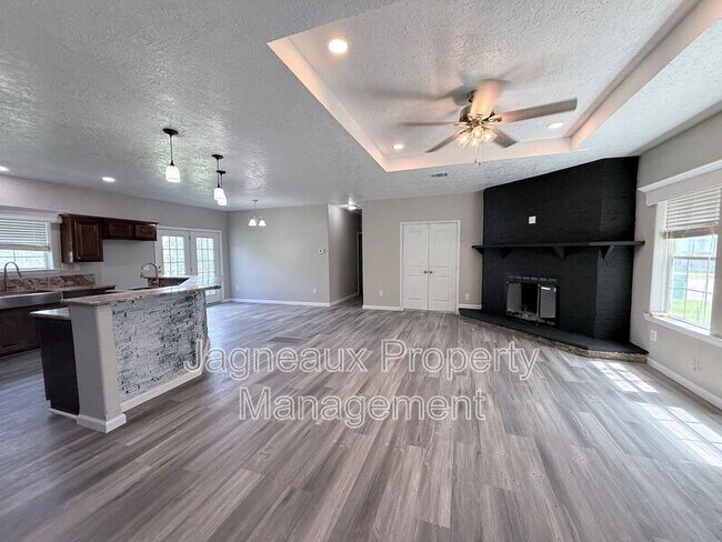 Building Photo - 816 Shady Ln