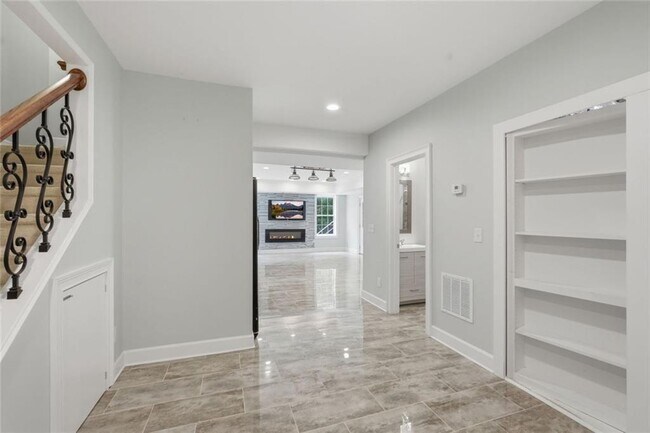 Building Photo - 770 Glastonbury Ct