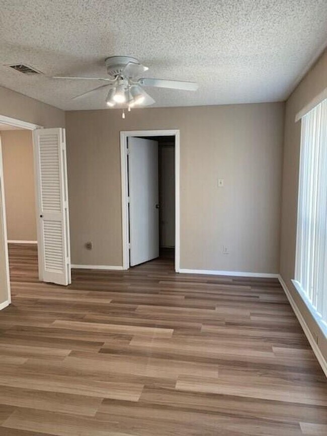 Building Photo - ***COMING SOON*** Nice 3 Bedroom, 2 Full Bath Home Located In SW Ft. Worth!