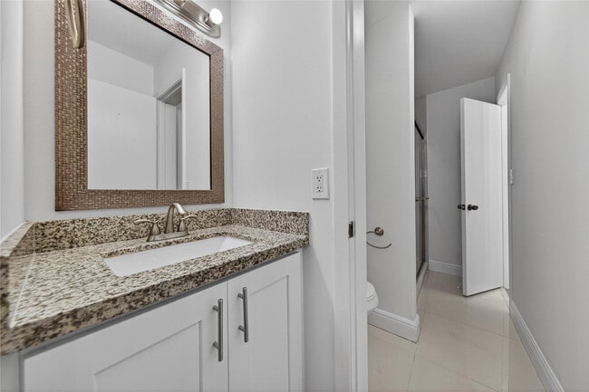 Building Photo - 1921 NE 15th Ave