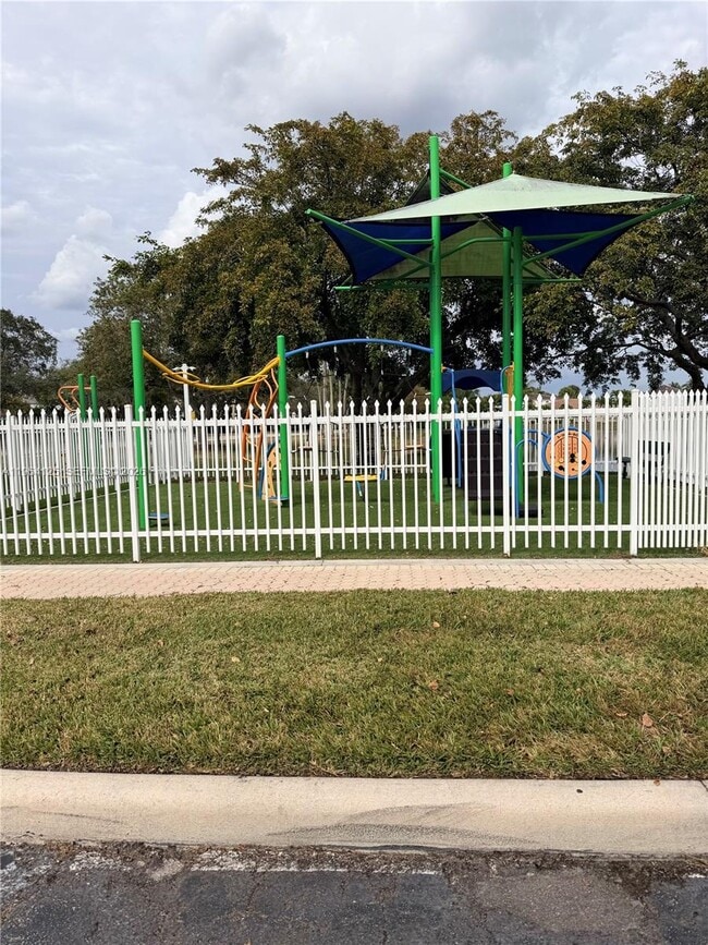 Building Photo - 15102 NW 7th Ct