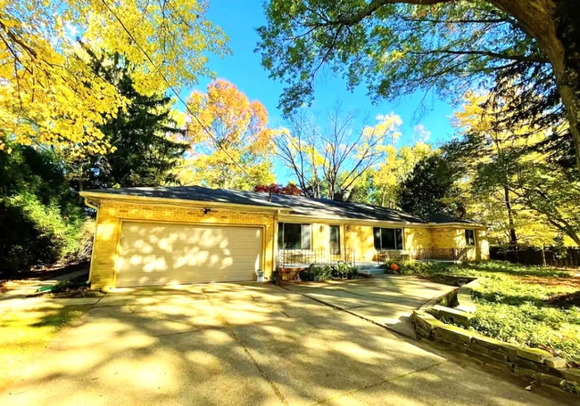 Building Photo - 2947 Chamberlain Rd