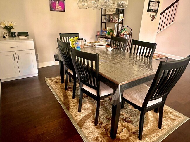 Building Photo - 3 Bedroom semi furnished Duplex type House in Imperial