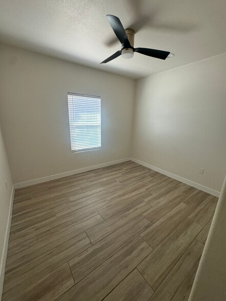 Building Photo - 1410 E Yucca Dr