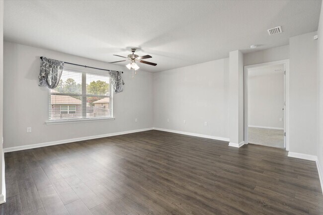 Building Photo - 34505 Paisley Ave