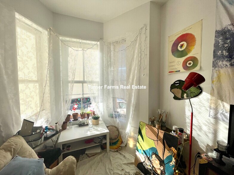 Building Photo - 243 Northampton St